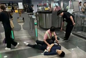 حمله با چاقو در مترو شانگهای/ ۳ نفر زخمی شدند