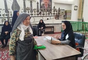پیرزن ۹۰ ساله بردسکنی رای خود را به صندوق انداخت 