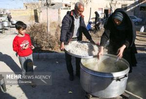 پخت آش نذری در روستای مجیدآباد کهریزک همزمان با شهادت امام رضا (ع)