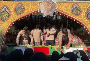 شیراز، پیچیده در پرچم‌های سیاه فاطمی/ مردم فارس، ۱۲ شهید دفاع مقدس را تشییع کردند