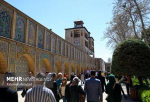 میراث فرهنگی مجوز ساختمان تجاری کنار کاخ گلستان را داده بود