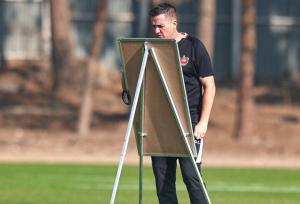 پچ‌پچ‌های رختکن پرسپولیس؛ اوسمار ویه‌را جدی‌تر از گذشته رفتار می‌کند