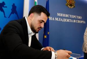 جواب رد غول بلغاری به شیخ‌های عرب؛ قهرمان المپیک در کشورش ماند