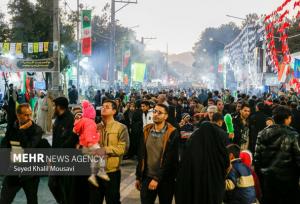 سیل خروشان دوستداران حاج‌قاسم‌ در طریق الشهدای کرمان