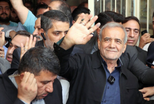 مسعود پزشکیان رای خود را به صندوق رای انداخت