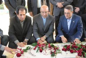 ادای احترام معاون رئیس‌جمهور به شهید گمنام استانداری کرمانشاه