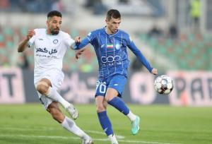 برتری یک بر صفر گل‌گهر مقابل استقلال در نیمه نخست