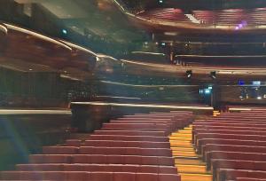 آماده سازی کنسرت قربانی در سالن دبی اپرا