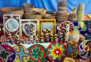 بازدید وزیر کشور ازنمایشگاه صنایع دستی شمال غرب