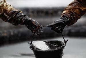 سقوط قیمت نفت خام WTI و برنت همزمان با نگرانی از افزایش عرضه اوپک‌پلاس