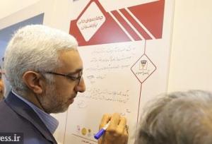 بازدید رییس سازمان بورس از غرفه چهار سوق مالی پارسیان