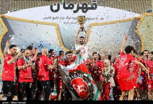 جشن قهرمانی تراکتور با ورود تماشاگران به زمین نیمه‌تمام ماند