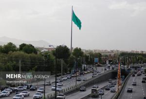 اهتزاز پرچم رضوی در همدان