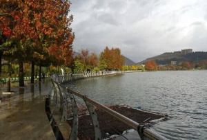 حال‌وهوای دریاچه «کیو» بعد از باران