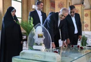پزشکیان و هیئت دولت به مقام رفیع شهیدان ادای احترام کردند