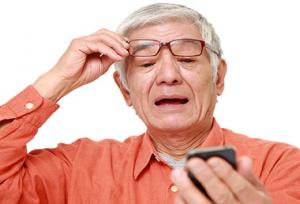 پیرچشمی طبیعی است و عینک بهترین درمان/مراقب تبلیغات جراحی مجازی باشید