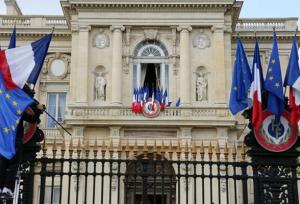 پاریس: وزیر خارجه فرانسه ۲۶ نوامبر با عراقچی دیدار می کند