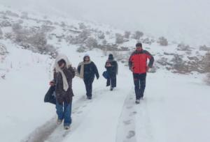 نجات ۳ بانوی گرفتار در برف ارتفاعات «اندرسا» شهرستان دنا