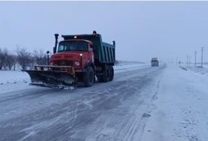 برف‌روبی گردنه «گله بادوش» الیگودرز