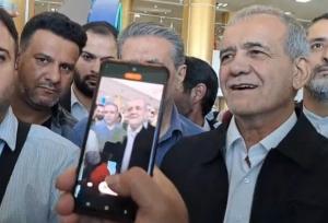 استقبال از پزشکیان به زبان ترکی در مشهد 