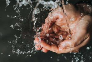 انجام بیش از ۹ هزار آزمون میکروبیولوژی برای تضمین سلامت آب شرب اهواز