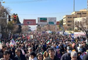 جلوه ای دیگر از حضور باشکوه مردم شیراز در راهپیمایی ۲۲ بهمن