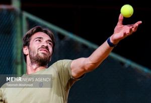 تنیس ایران با کمبود بازیکن حرفه‌ای روبه‌روست/انتقادها منصفانه نیست
