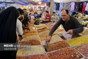 آجیل شب عید در سایه گرانی؛ مردم به دنبال حداقل‌ها