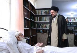 عیادت حجت الاسلام سید حسن خمینی از آیت‌الله نوری همدانی در قم