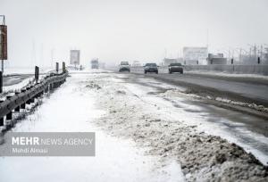بارش برف در محورهای مواصلاتی استان زنجان