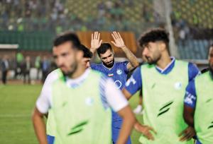 قهرمان توخالی تابستان، صدای آبی‌ها را در آورد