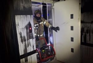 نجمی: حریق یک آپارتمان در مشهد با تلاش ۲۲ آتش‌نشان مهار شد