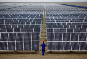 فاز نخست نیروگاه خورشیدی ۲۸۰ کیلوواتی قم به بهره‌برداری رسید