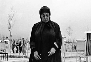 تصویر دیده‌نشده از «مرضیه» در حال پخت نان در ویلای لواسانش