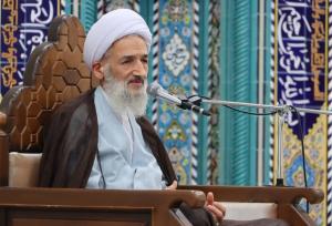 عاشورا درس ایستادگی برابر ظلم و ذلت است است