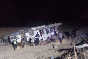 واژگونی یک دستگاه اتوبوس در محور «یاسوج به اصفهان» با ۱۳ مصدوم