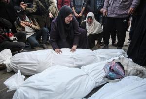 ۳۸۰ نویسنده بریتانیایی "نسل‌کشی" در غزه را محکوم کردند