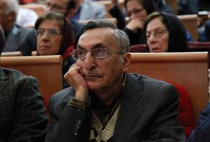 تصویر فیش حقوقی کامران فانی در کتابخانه مجلس سنا