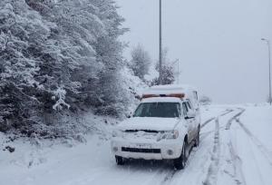 مسدود شدن محورهای جنوب کرمان در پی بارش برف و باران/ آب‌گرفتگی در کهنوج و قطع برق راین
