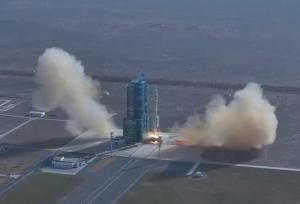 چین فضانوردانش را از سرگردانی در فضا نجات می‌دهد