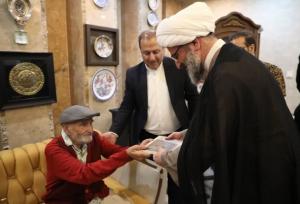 تجلیل نماینده ولی‌فقیه در استان از پژوهشگر و پیشکسوت فرهنگ و زبان سمنانی