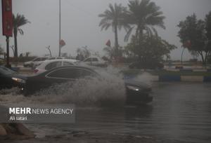 بارش شدید باران در جاسک؛ برق و اینترنت قطع شده است