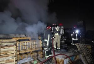 باخدا: حادثه آتش‌سوزی در انبار کاشی و سرامیک مشهد یک مصدوم بر جا گذاشت
