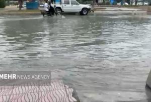 آبگرفتگی عجیب در محور شهید خرازی اصفهان