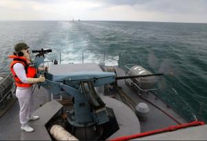 تیراندازی شناورهای شرکت کننده در رزمایش به سمت اهداف دریایی
