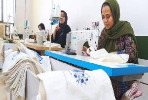 کارگاهی برای بانوان در سوق؛ از تولید کیسه پارچه‌ای تا درخواست تسهیلات