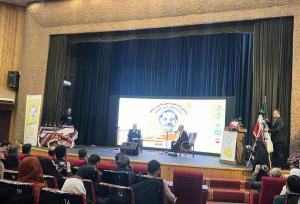 مهم ترین ویژگی طنز «گل آقا» به چالش کشیدن هنرمندانه سیاست‌ ها بود