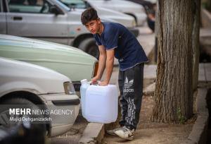 قطعی آب برخی مناطق ورامین بیش از ۲۴ساعت گزارش شده است؛آبرسانی با تانکر