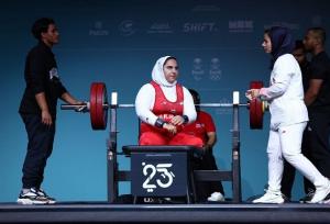 زهرا آقایی در پاراوزنه برداری پنجم شد