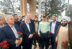 استاندار تهران به مقام شامخ شهدای پاکدشت ادای احترام کرد